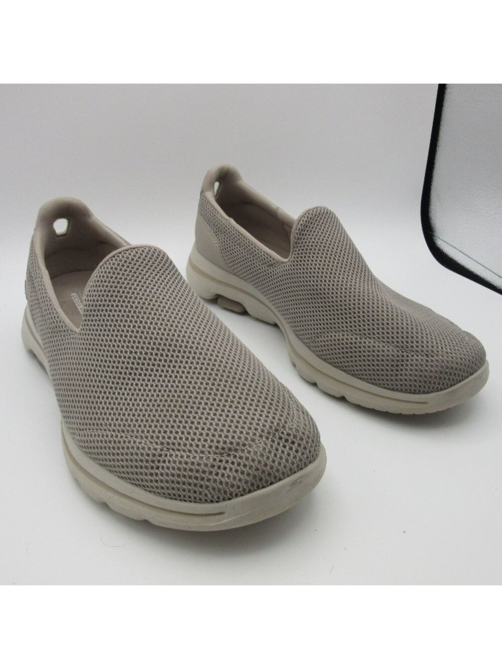 Skechers Go Walk 5 Beige Slip On Flats Women's 9.5 Air Cooled Goga Mat Comfort S
